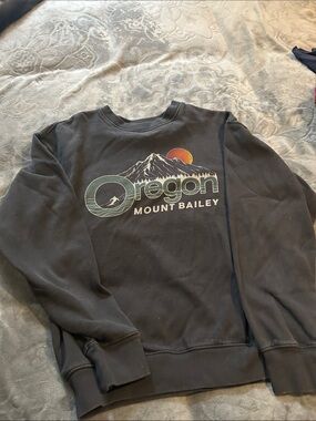 Oregon Mount Bailey Graphic Crewneck Sweater - Black